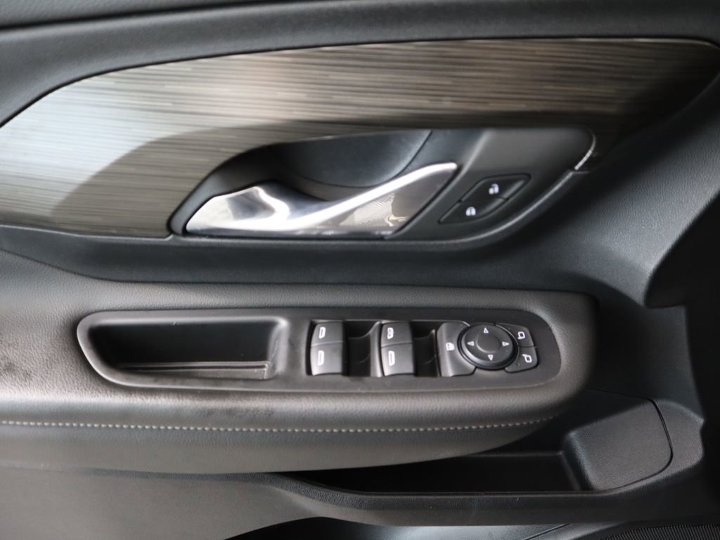 Used 2023 GMC Terrain SLE w/ Driver Convenience Package image 23