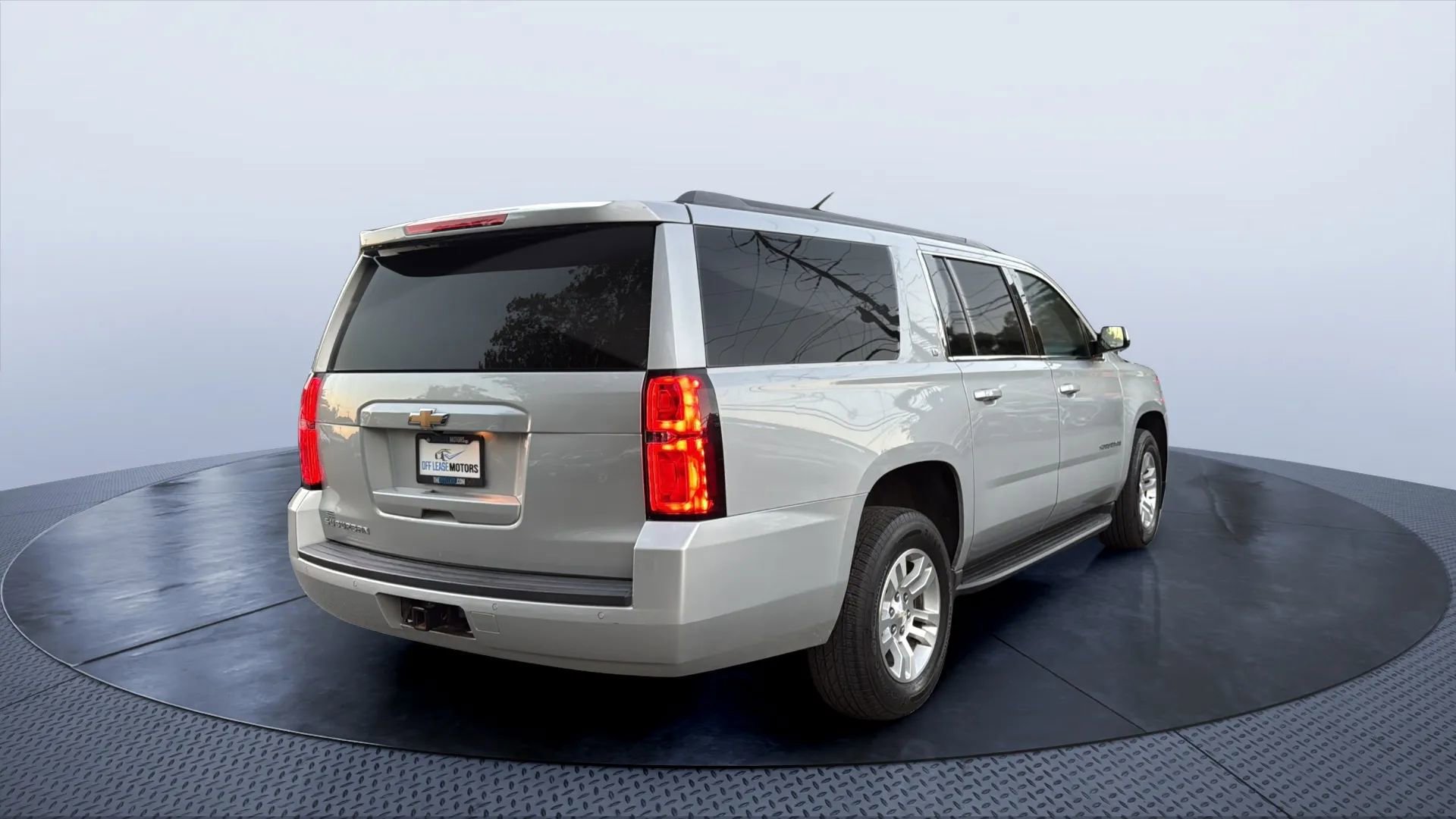 Used 2019 Chevrolet Suburban LT image 5