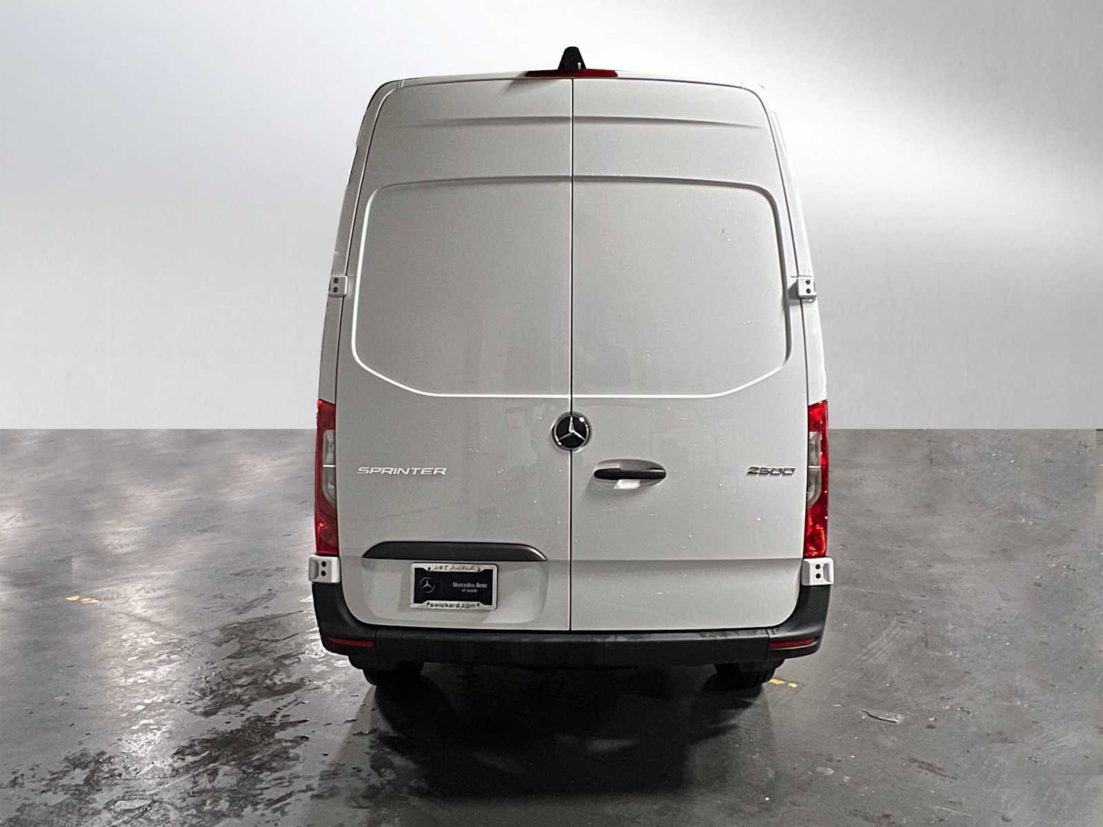 Used 2025 Mercedes-Benz Sprinter 2500 image 4