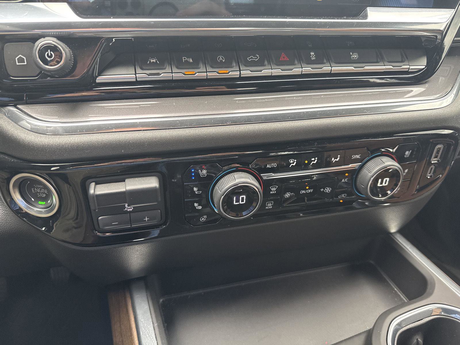 Used 2025 Chevrolet Silverado 1500 High Country AWD/4WD image 23