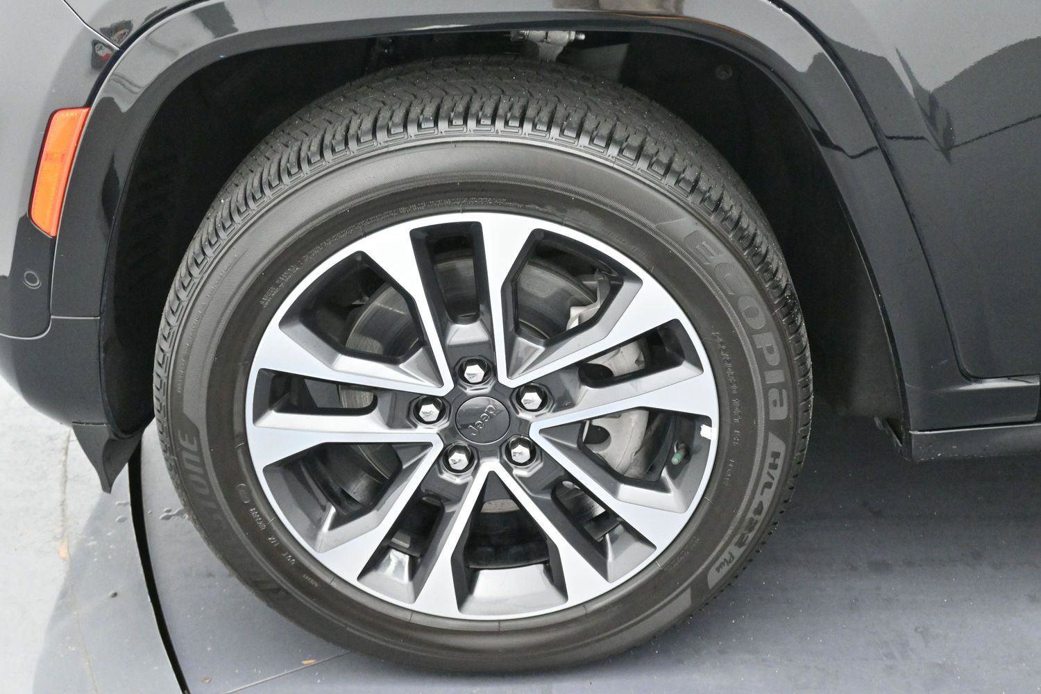 Used 2022 Jeep Grand Cherokee Overland AWD/4WD image 40