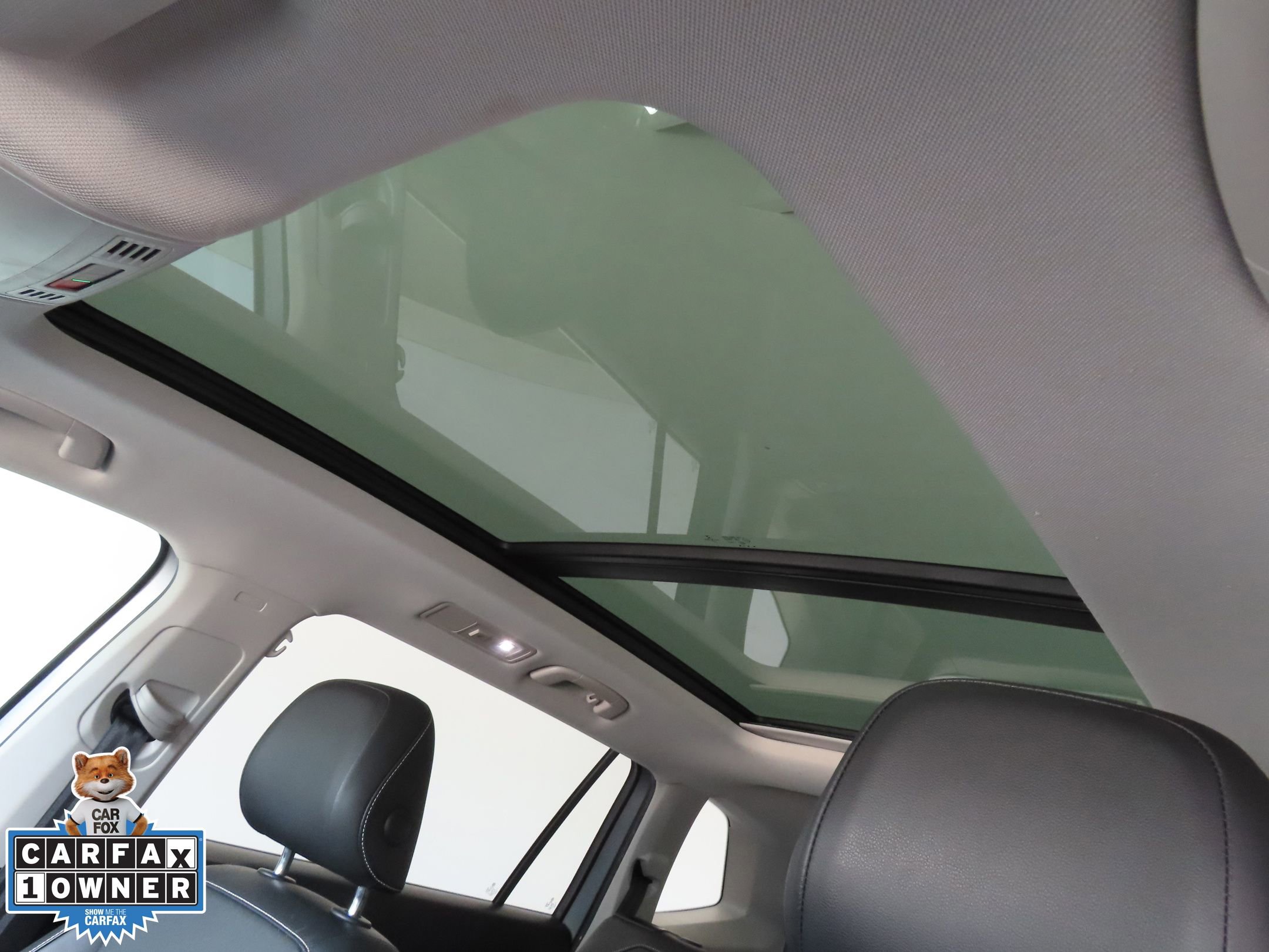 Used 2022 Volkswagen Tiguan SE w/ Panoramic Sunroof Package FWD image 20