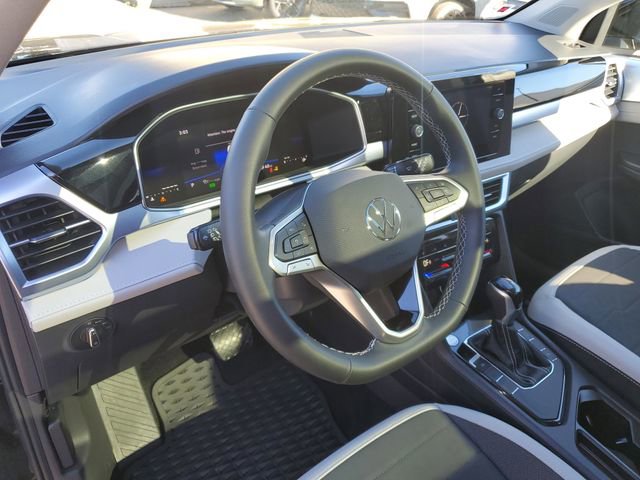 Certified 2025 Volkswagen Taos SE w/ Panoramic Sunroof Package image 23