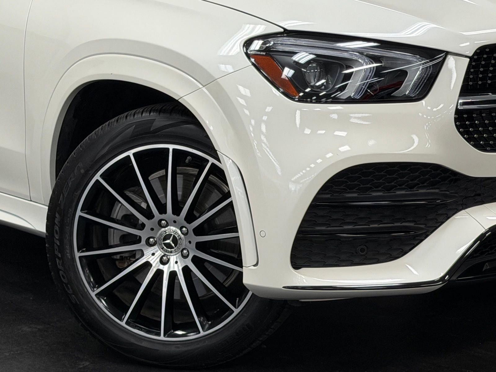 Used 2023 Mercedes-Benz GLE 450 4MATIC image 3