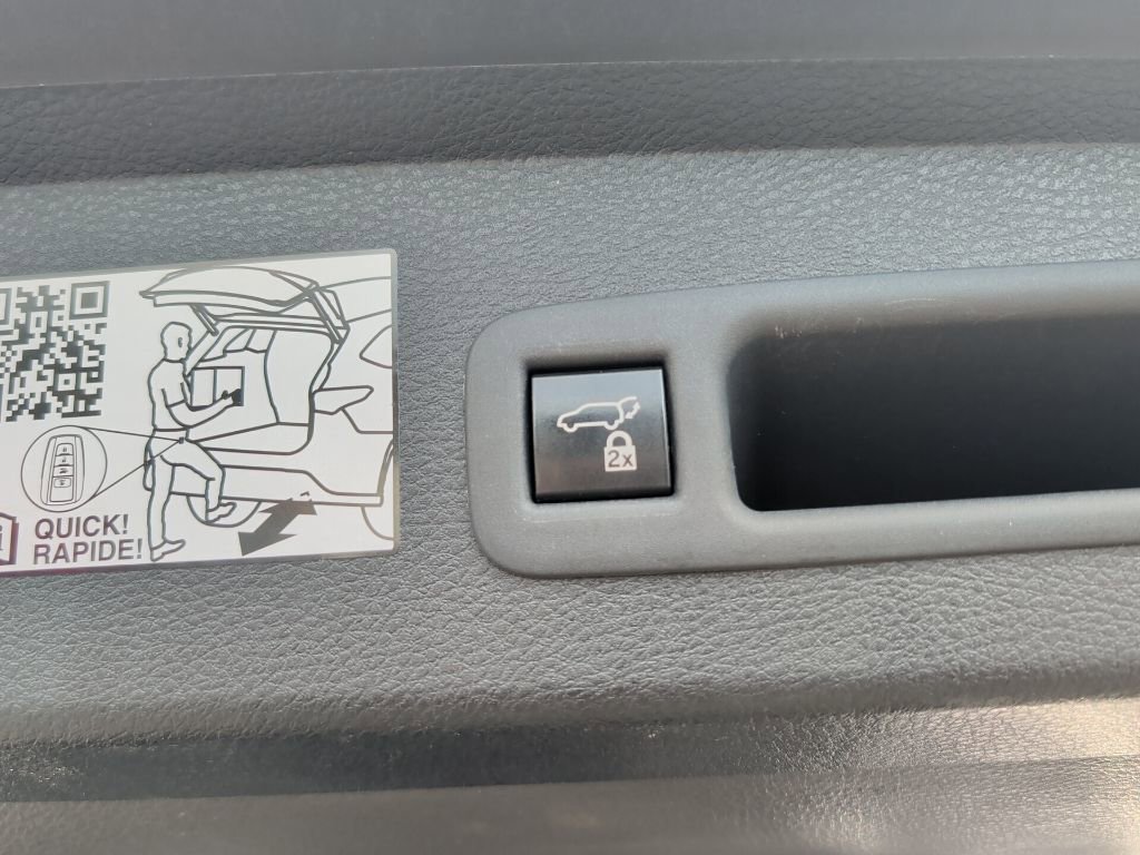 Used 2023 Toyota Sienna XSE w/ XSE Plus Package image 43