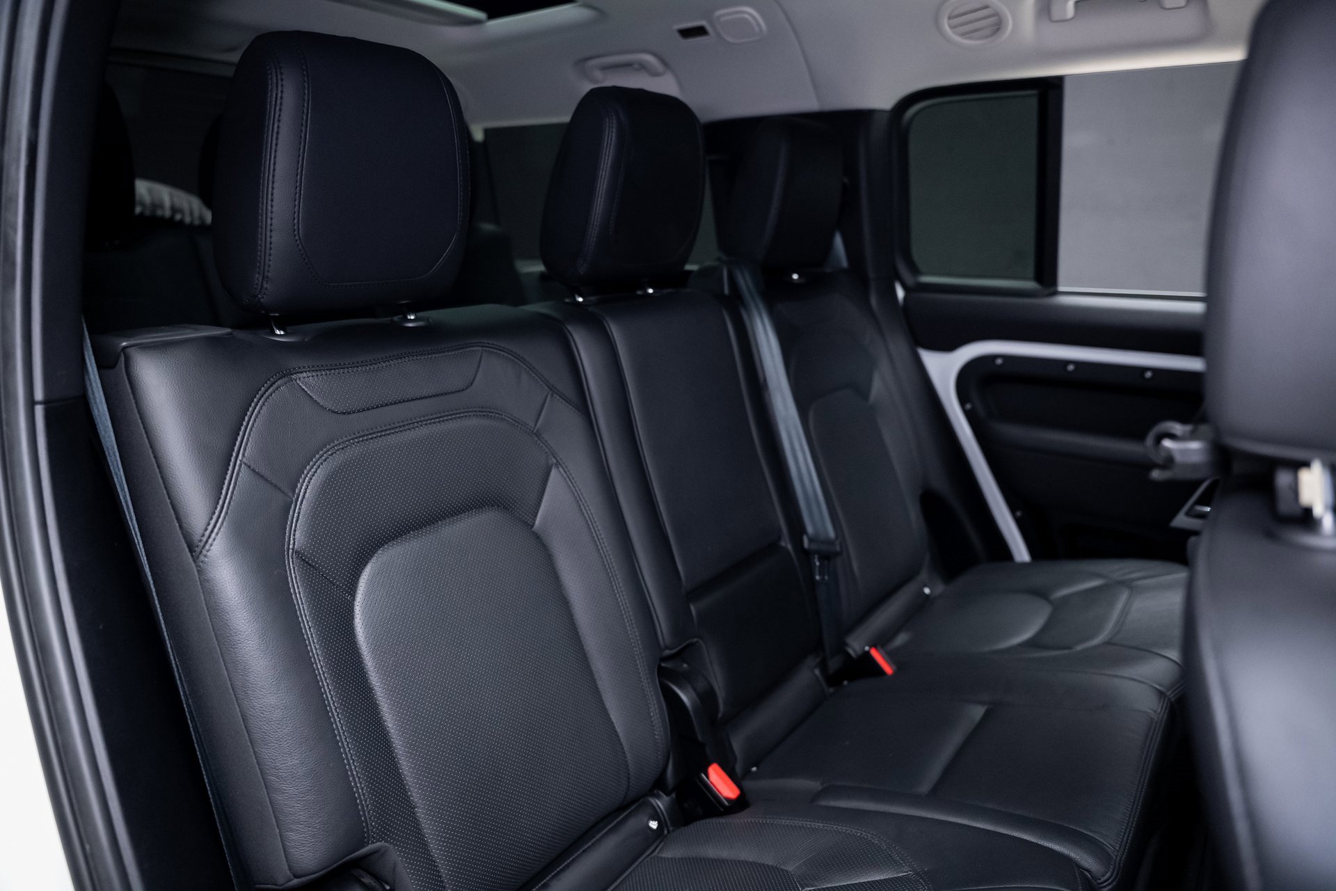 Used 2023 Land Rover Defender 130 SE image 66