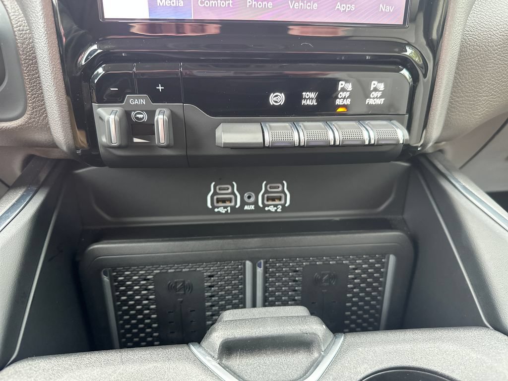 Used 2026 RAM 3500 Laramie AWD/4WD image 15
