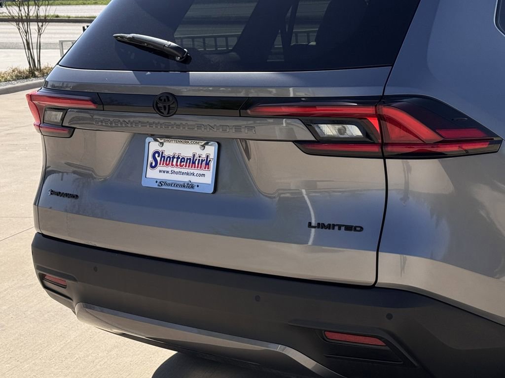 Used 2025 Toyota Grand Highlander Limited image 5