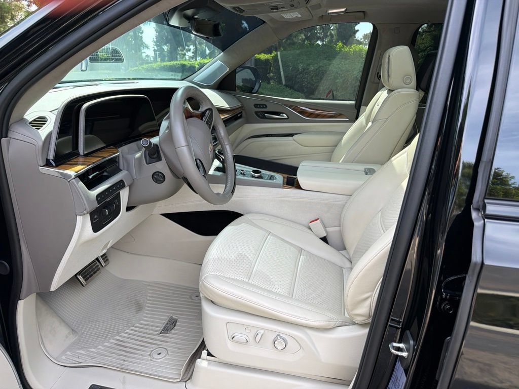 Used 2024 Cadillac Escalade ESV Sport Platinum w/ LPO, ONYX Package AWD/4WD image 6
