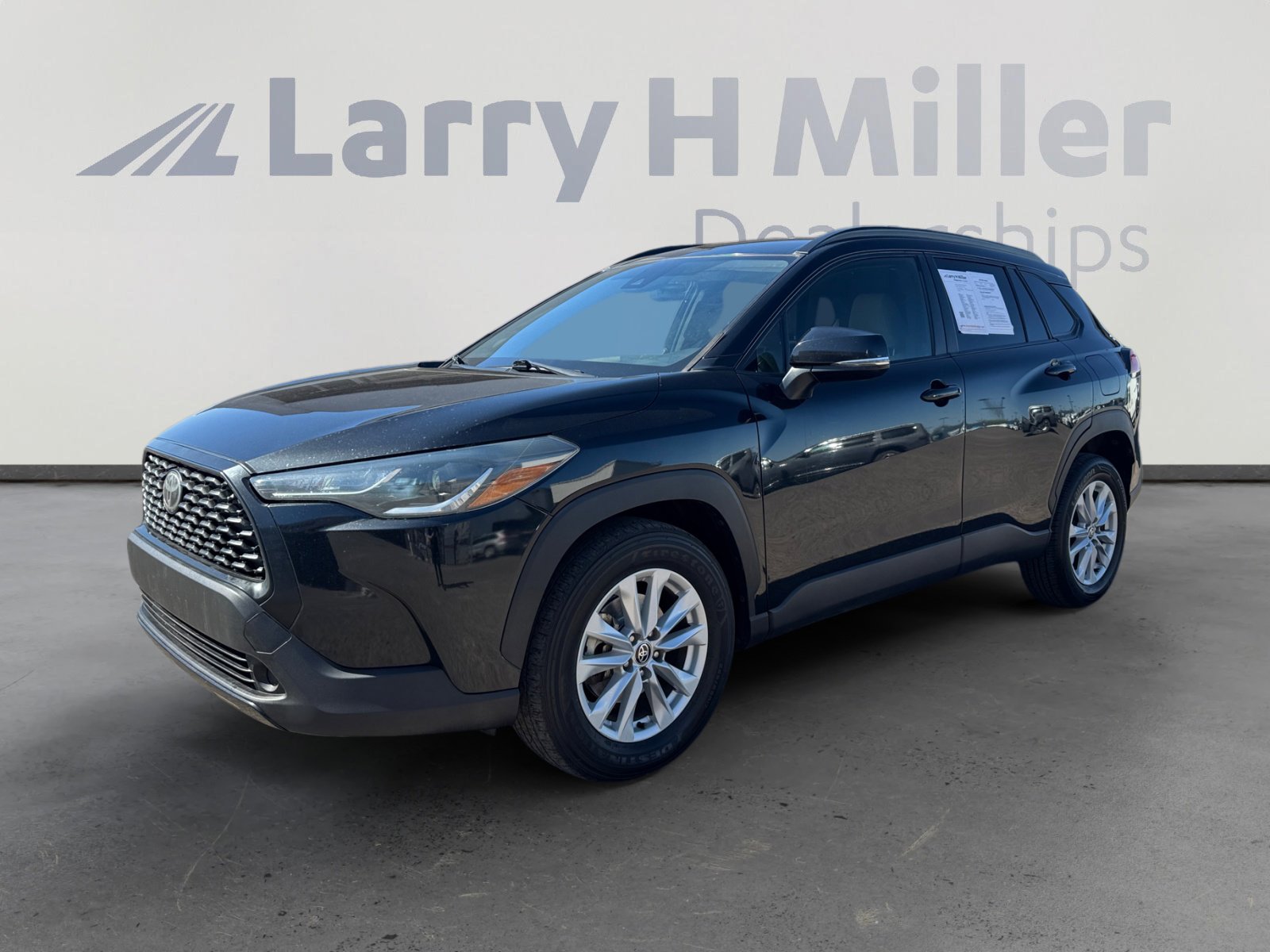 Used 2022 Toyota Corolla Cross LE FWD image 1
