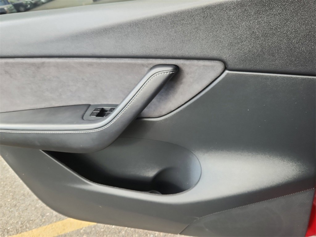 Used 2021 Tesla Model Y Long Range image 9