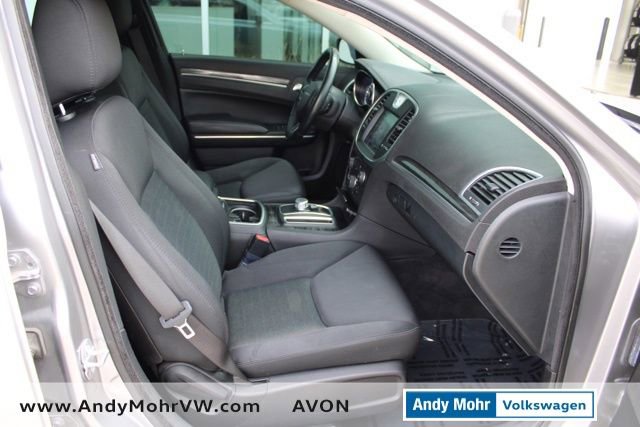Used 2018 Chrysler 300 Touring w/ Driver Convenience Group image 20