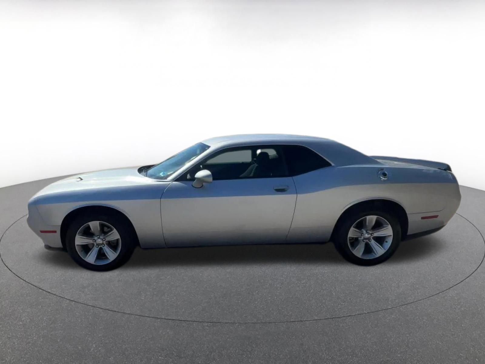 Used 2023 Dodge Challenger SXT image 9