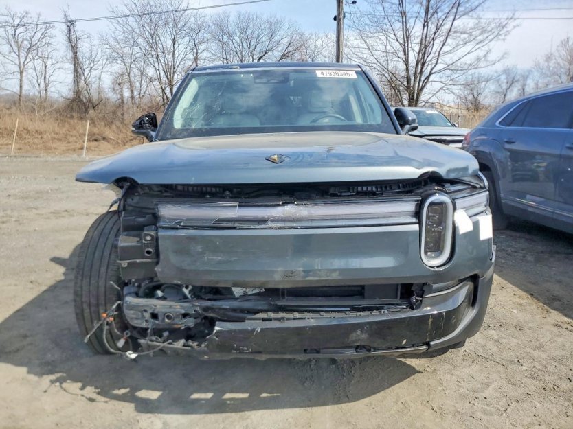 Used 2025 Rivian R1S Adventure image 2