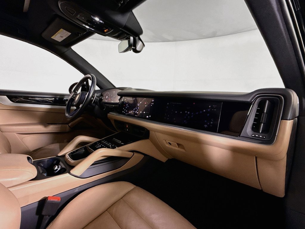 Certified 2024 Porsche Cayenne AWD/4WD image 17