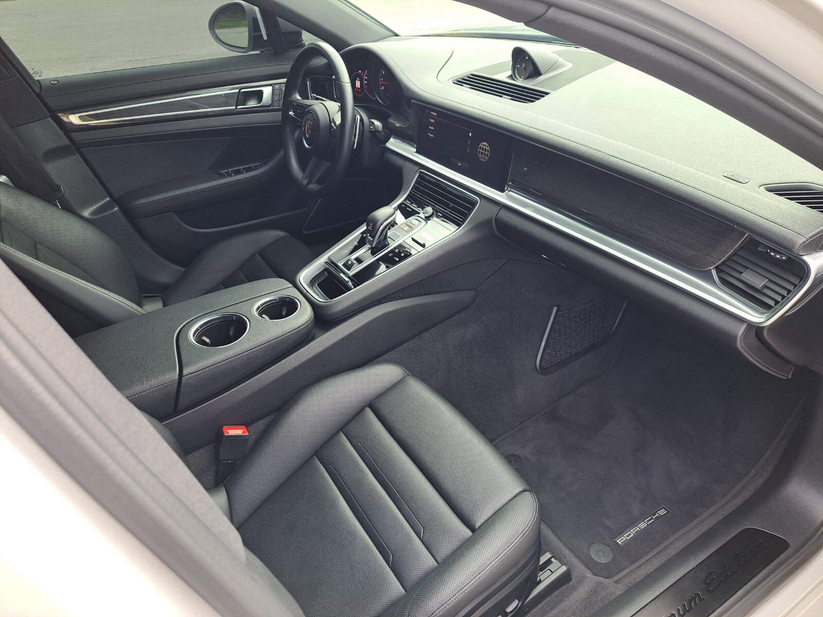 Used 2023 Porsche Panamera Platinum Edition image 3