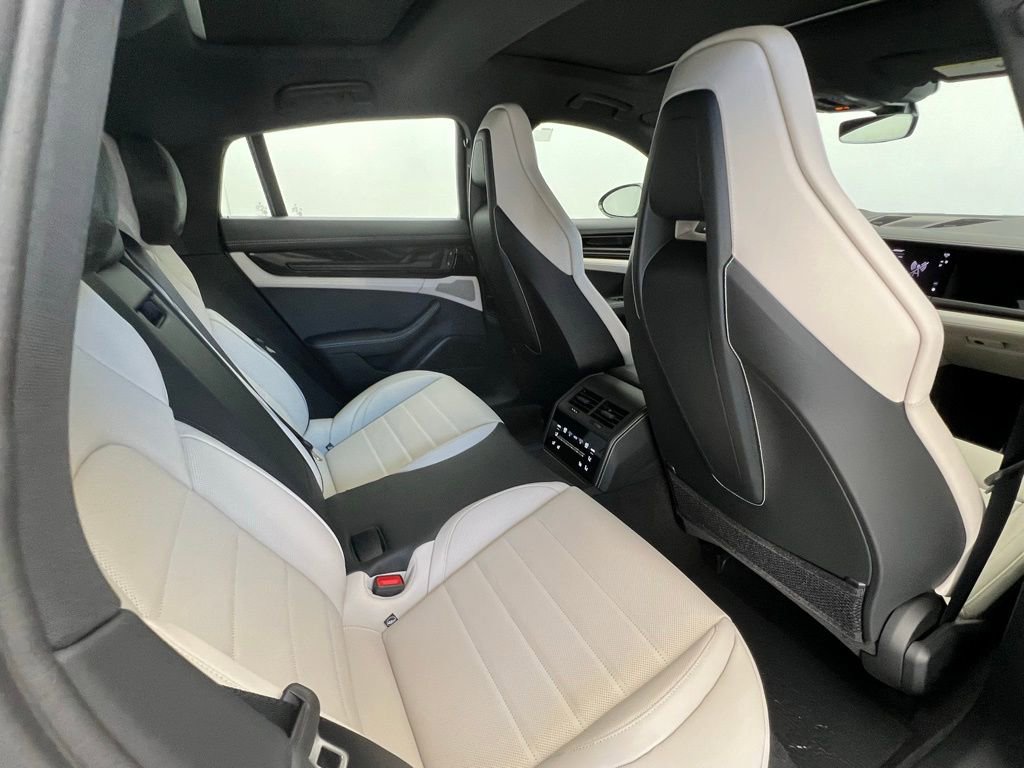 New 2025 Porsche Panamera image 16