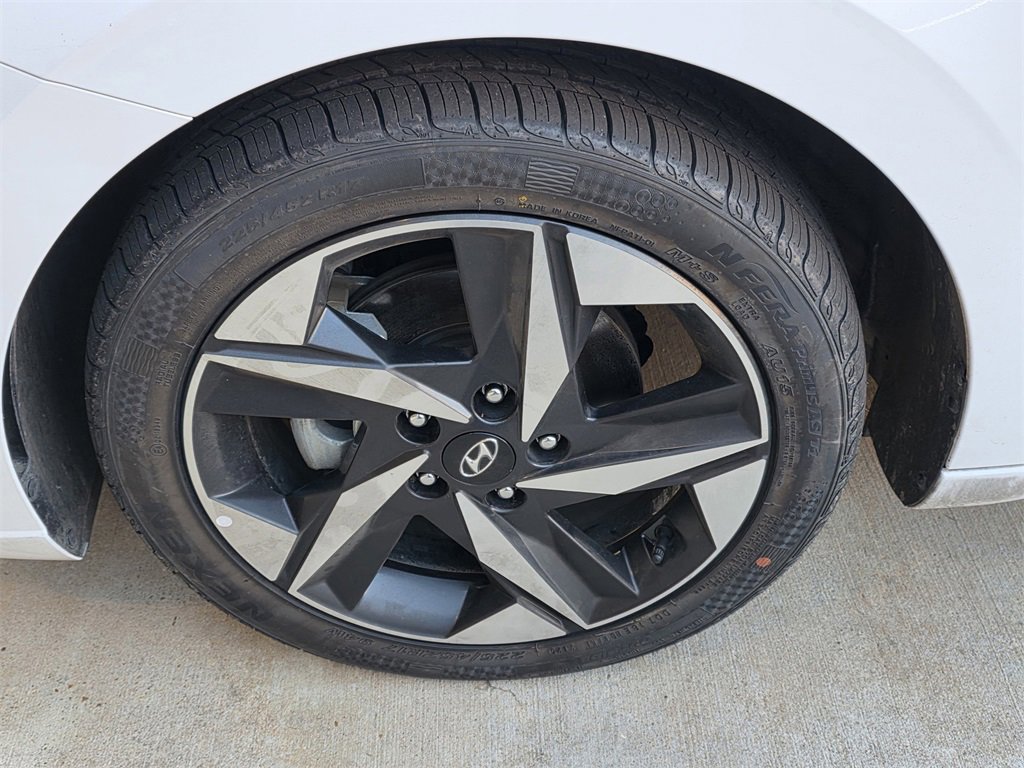 Used 2022 Hyundai Elantra Limited image 5
