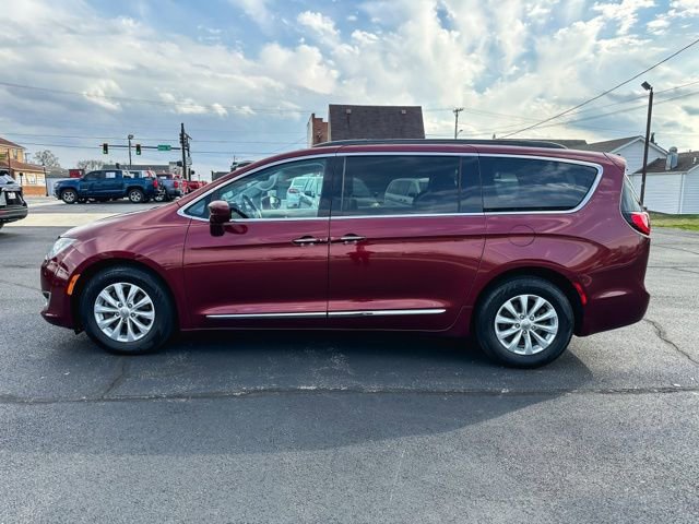 Used 2017 Chrysler Pacifica Touring-L image 4
