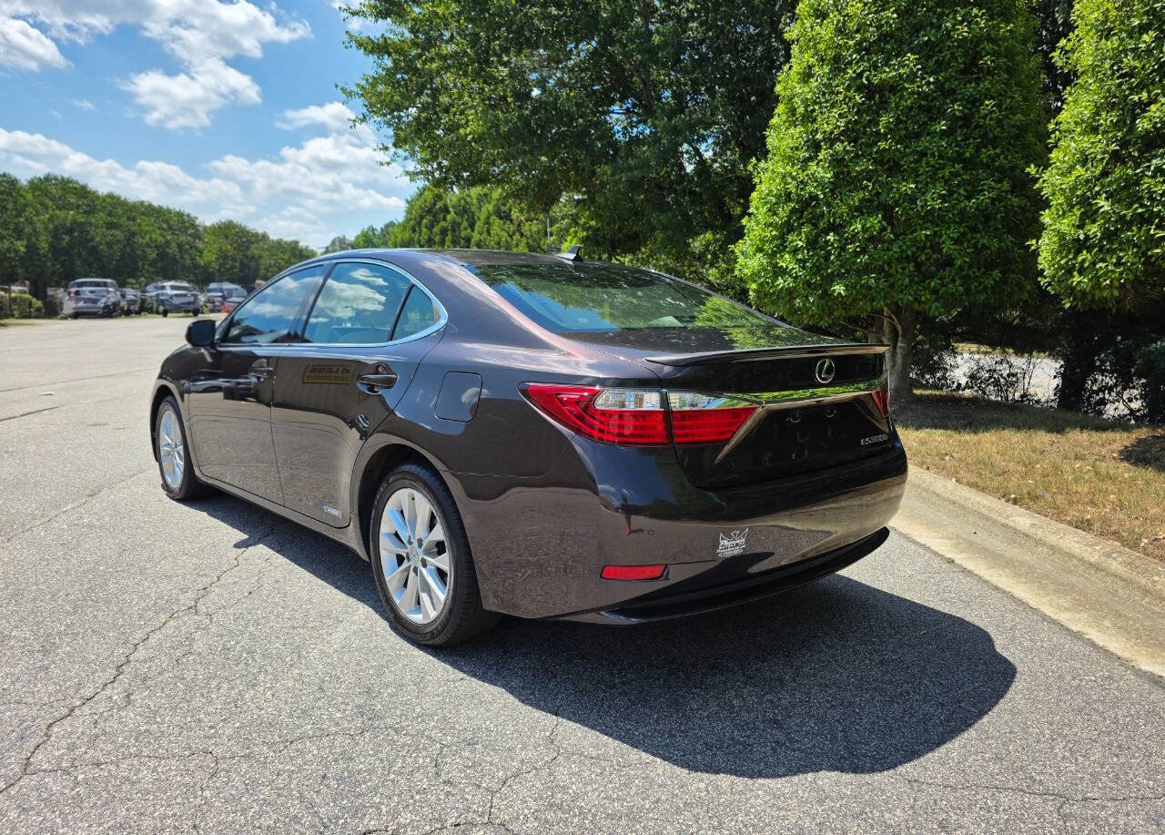 Used 2013 Lexus ES 300h w/ Premium Pkg FWD image 3
