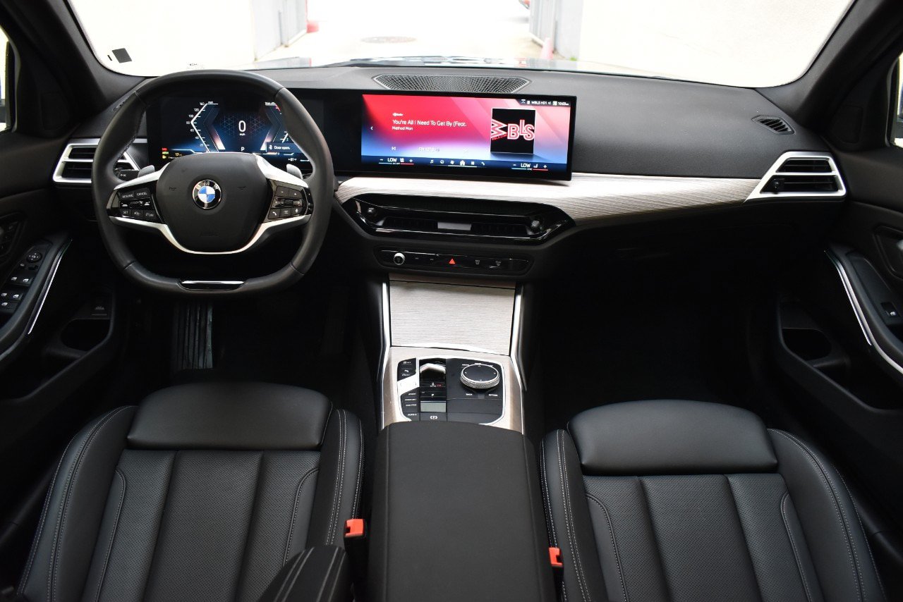 Used 2025 BMW 330i xDrive Sedan AWD/4WD image 23
