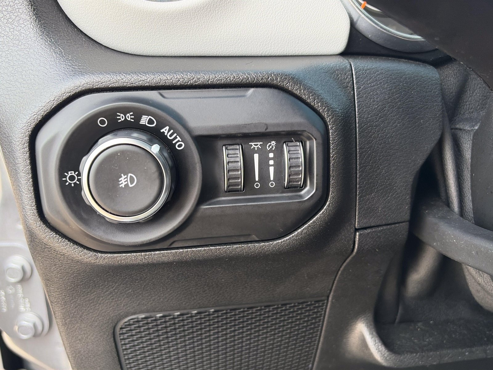 Used 2021 Jeep Wrangler Unlimited Sahara AWD/4WD image 13