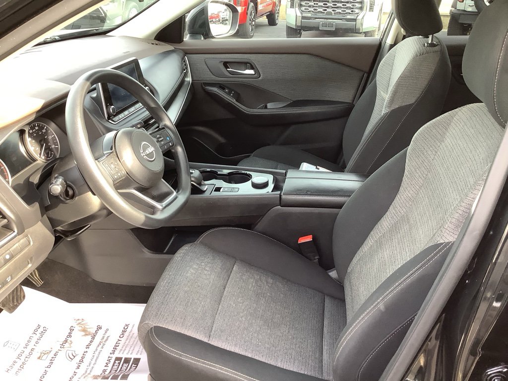 Used 2023 Nissan Rogue SV image 11