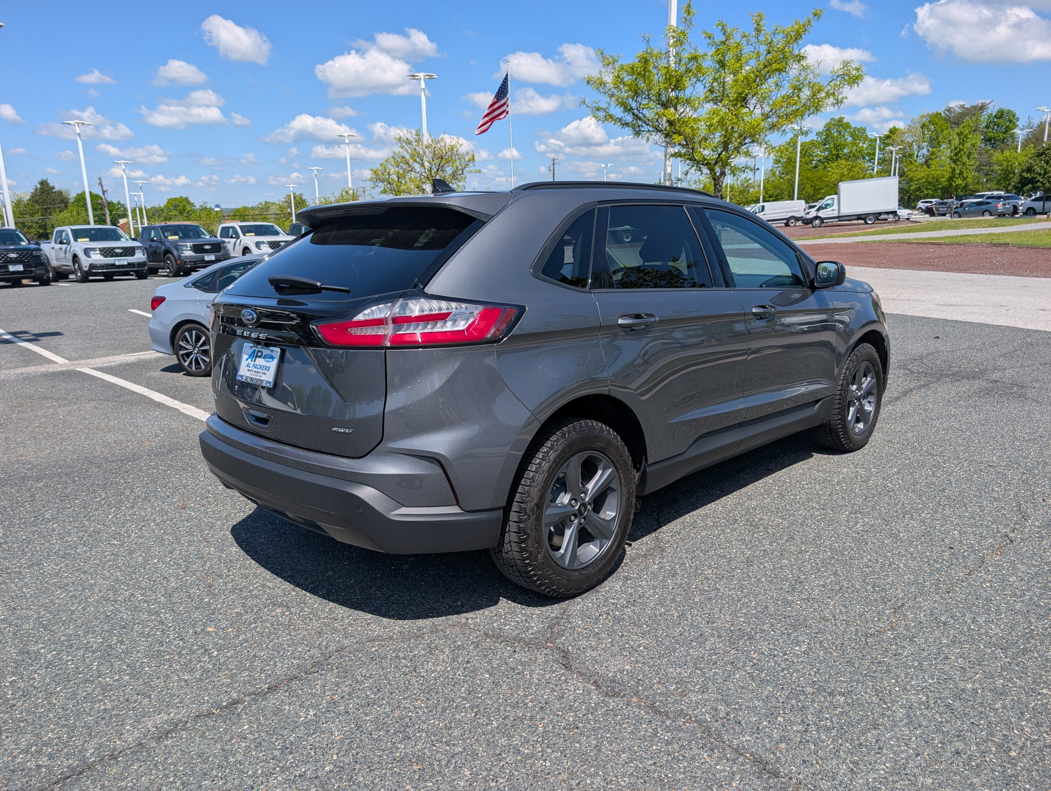 Used 2024 Ford Edge SEL w/ Sport Appearance Package AWD/4WD image 3