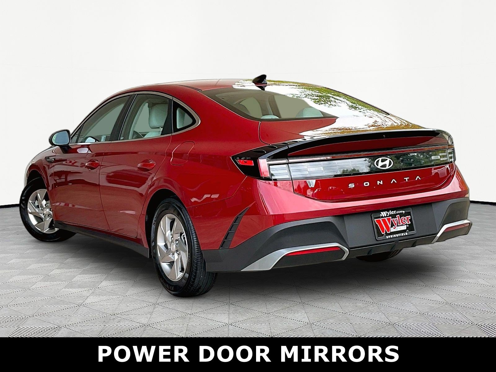 Used 2025 Hyundai Sonata SE FWD image 4