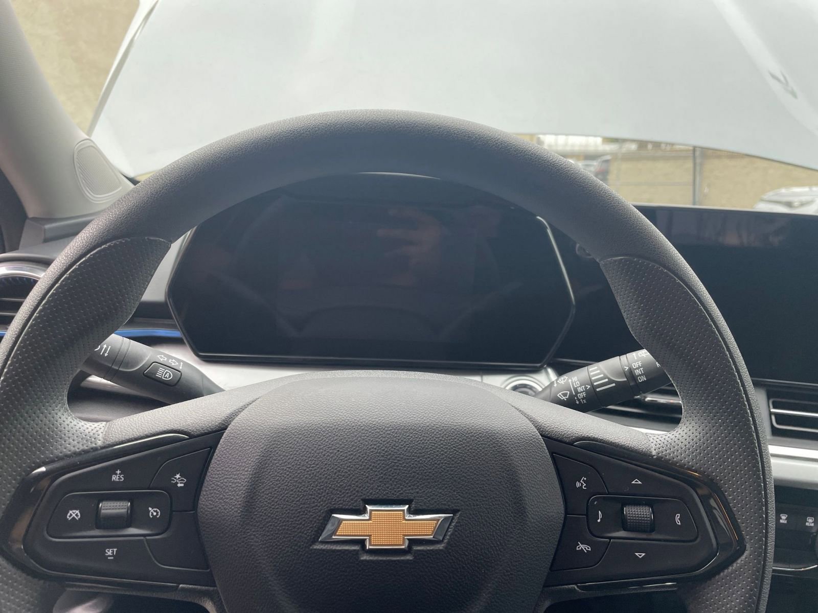 Used 2025 Chevrolet Trax LT image 34