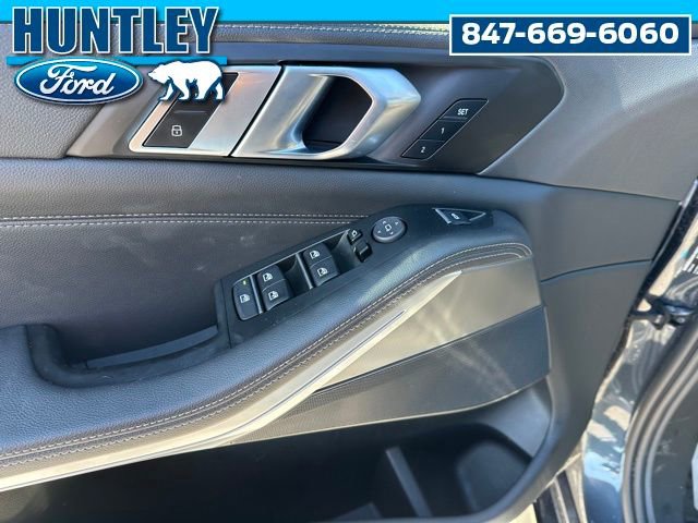Used 2022 BMW X5 xDrive40i w/ M Sport Package image 21