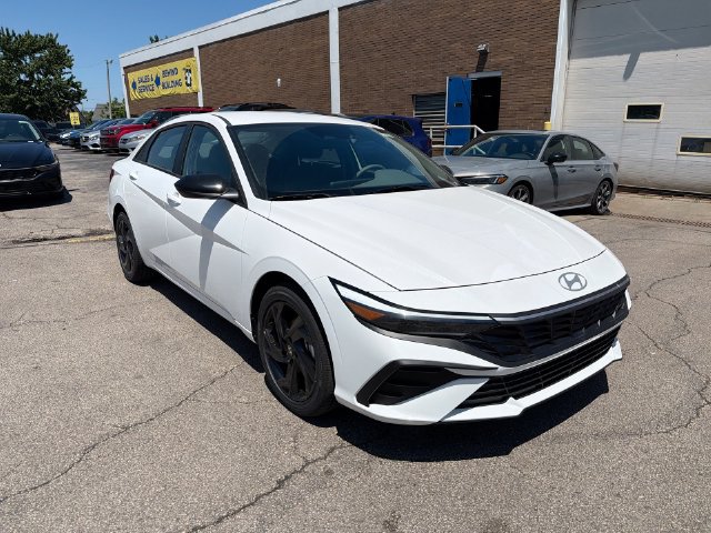 New 2026 Hyundai Elantra Sport FWD image 18