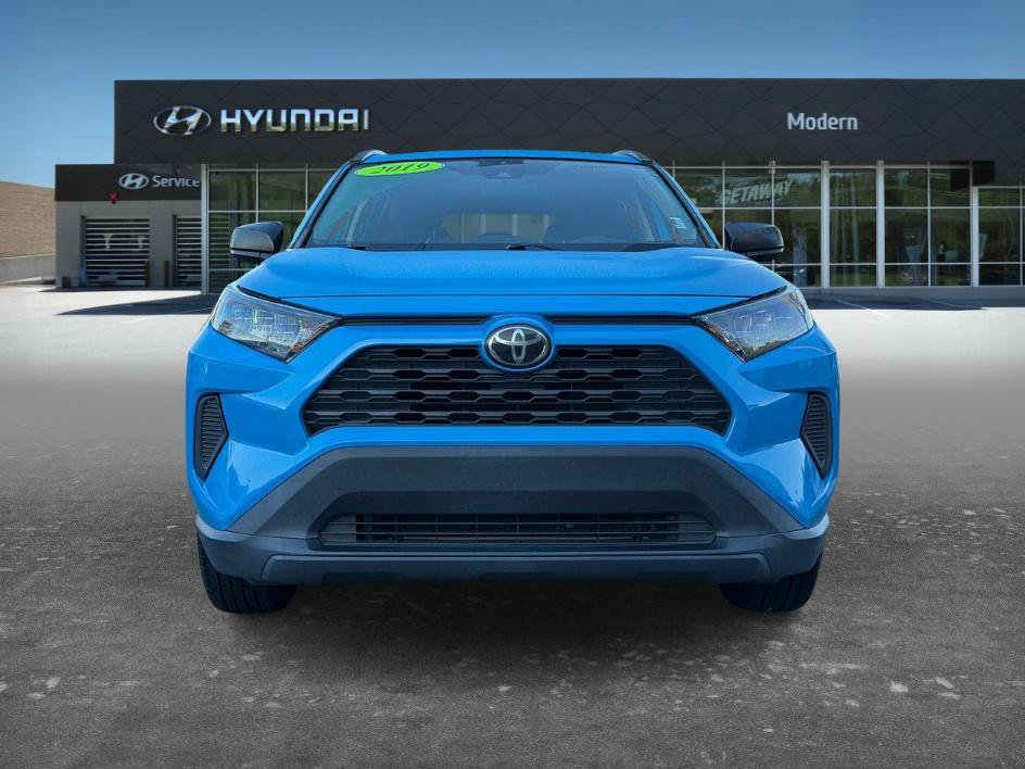 Used 2019 Toyota RAV4 LE FWD image 2