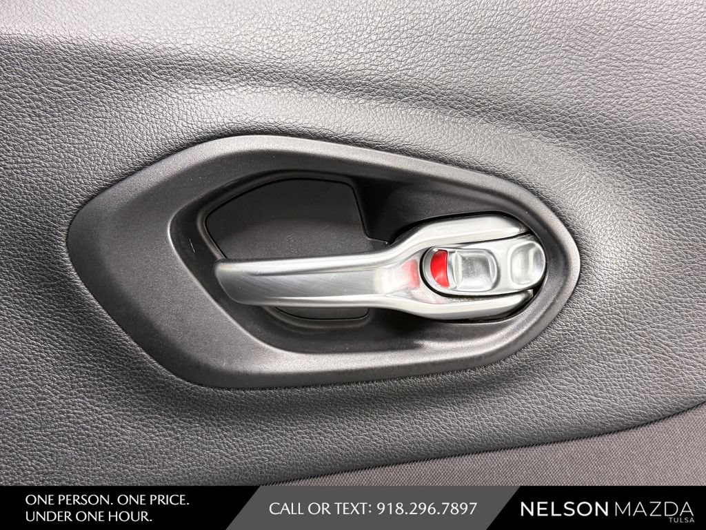 Used 2017 Jeep Cherokee Sport FWD image 37