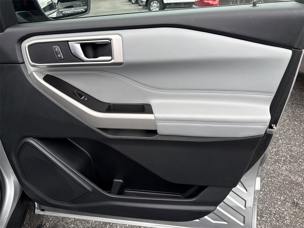 Used 2022 Ford Explorer XLT w/ Equipment Group 202A image 14