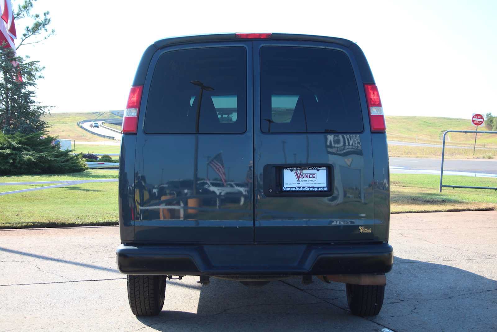 Used 2019 Chevrolet Express 2500 w/ Driver Convenience Package RWD image 9