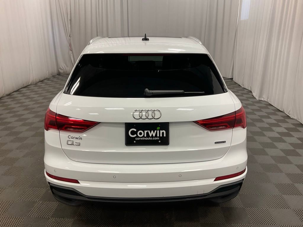 Used 2025 Audi Q3 2.0T Premium image 3