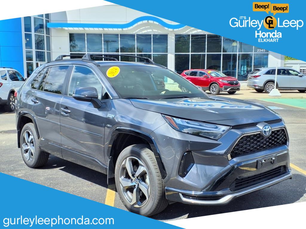 Used 2024 Toyota RAV4 SE image 1