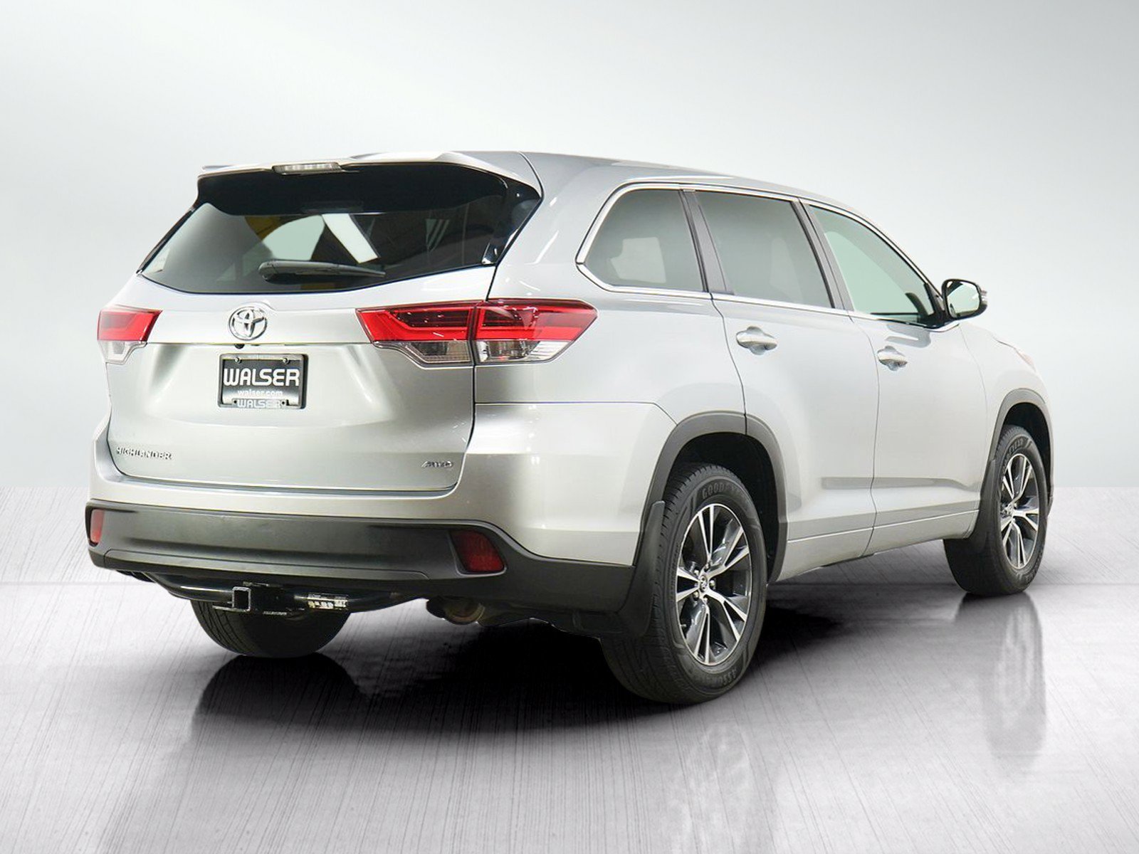 Used 2017 Toyota Highlander LE AWD/4WD image 5