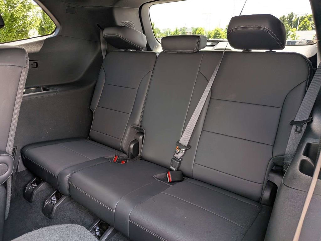 Used 2025 Buick Enclave Preferred w/ Power Package FWD image 13