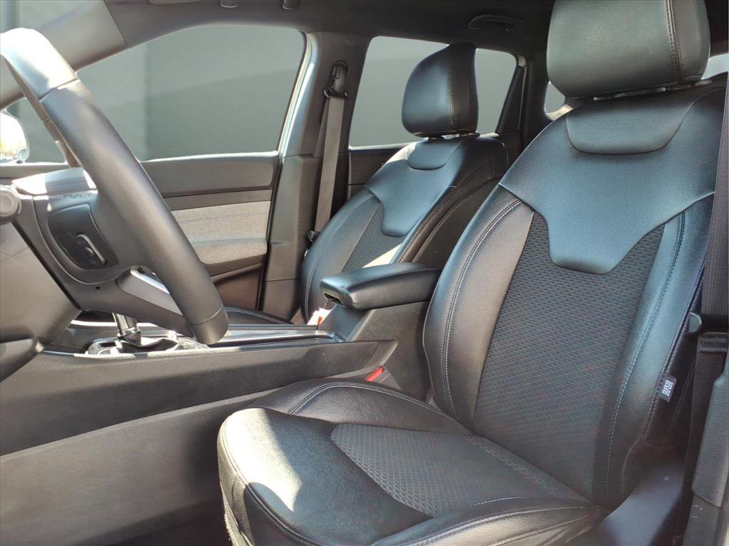 Used 2024 Jeep Compass Latitude image 15