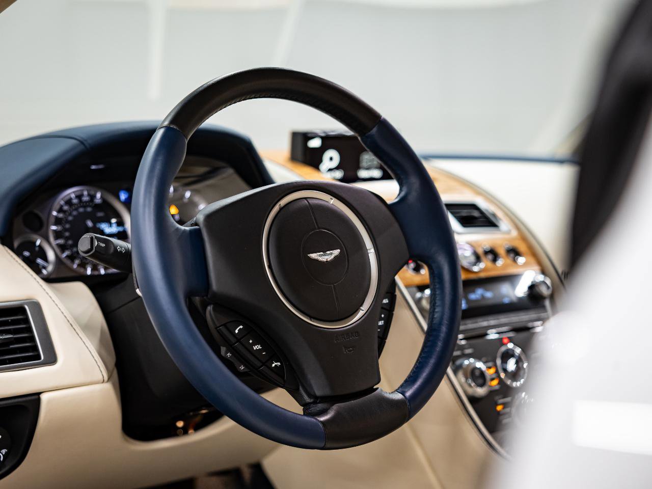 Used 2012 Aston Martin Virage Coupe image 38