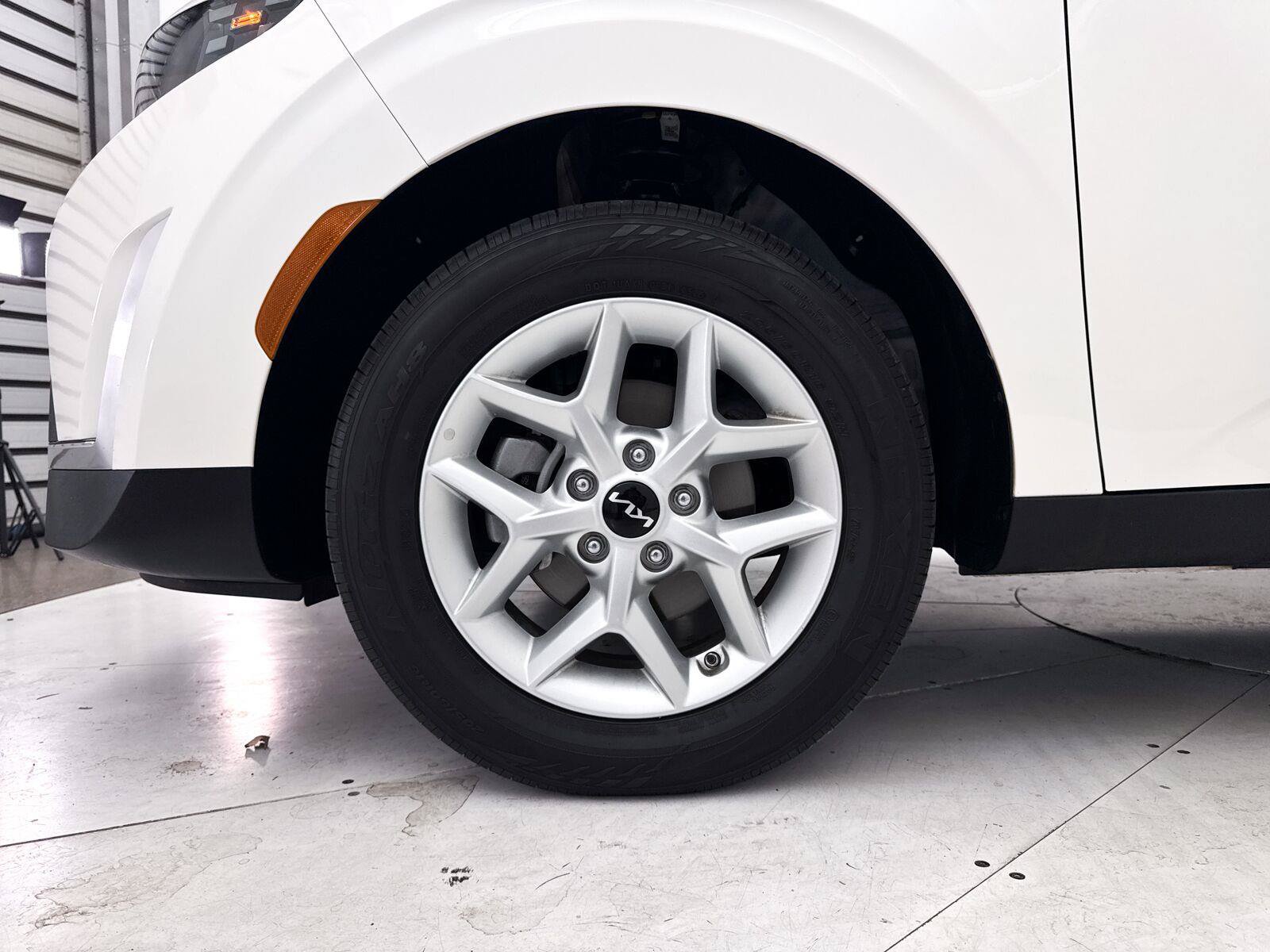 Used 2025 Kia Soul LX w/ LX Technology Package FWD image 14