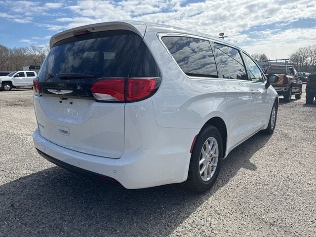New 2026 Chrysler Voyager LX FWD image 5
