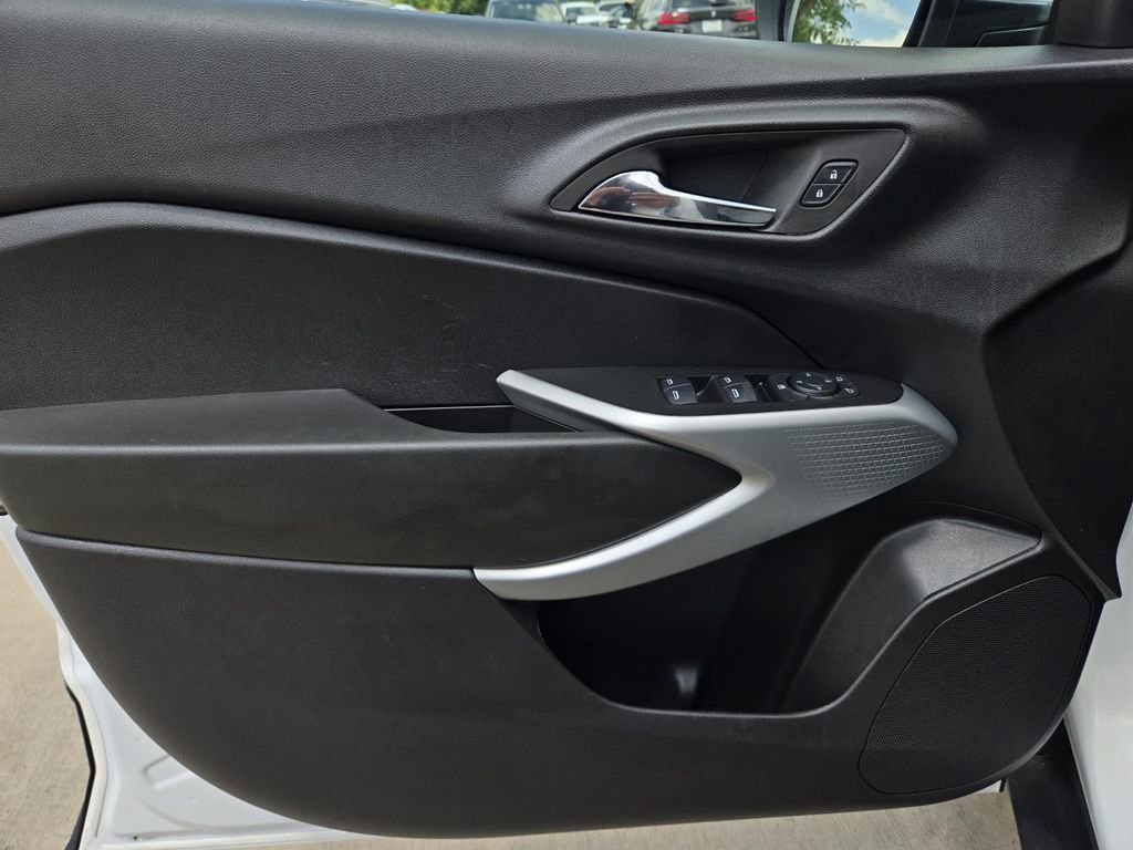 Used 2025 Chevrolet Trax LS w/ LS Convenience Package FWD image 20