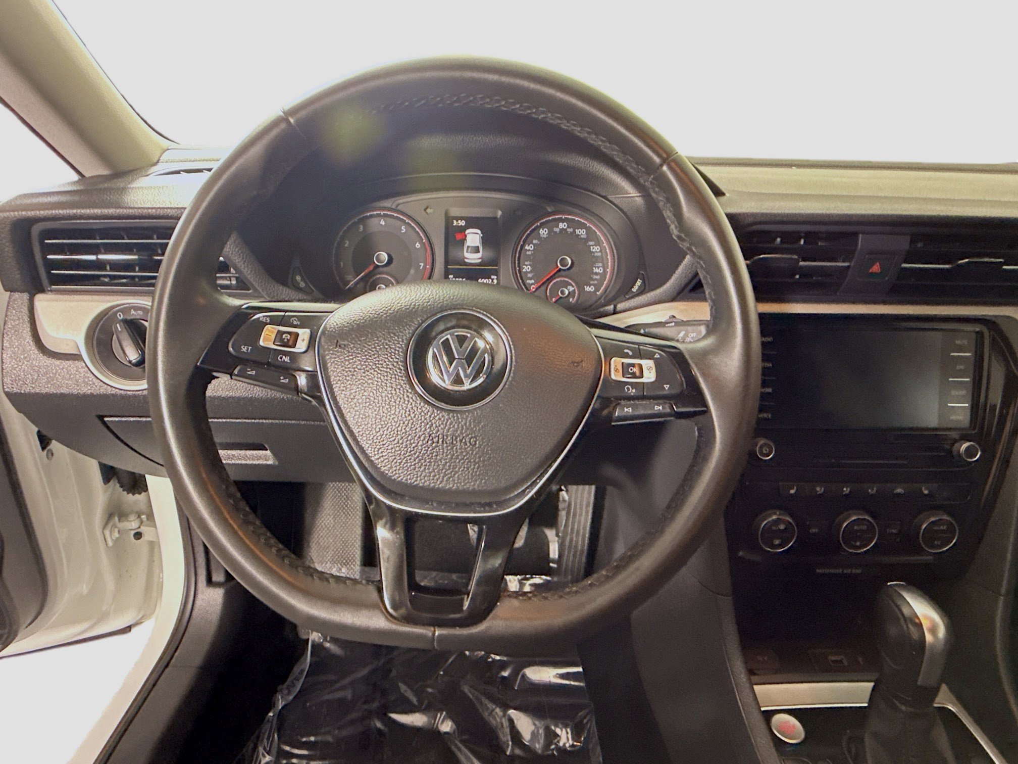 Used 2022 Volkswagen Passat 2.0T SE FWD image 13