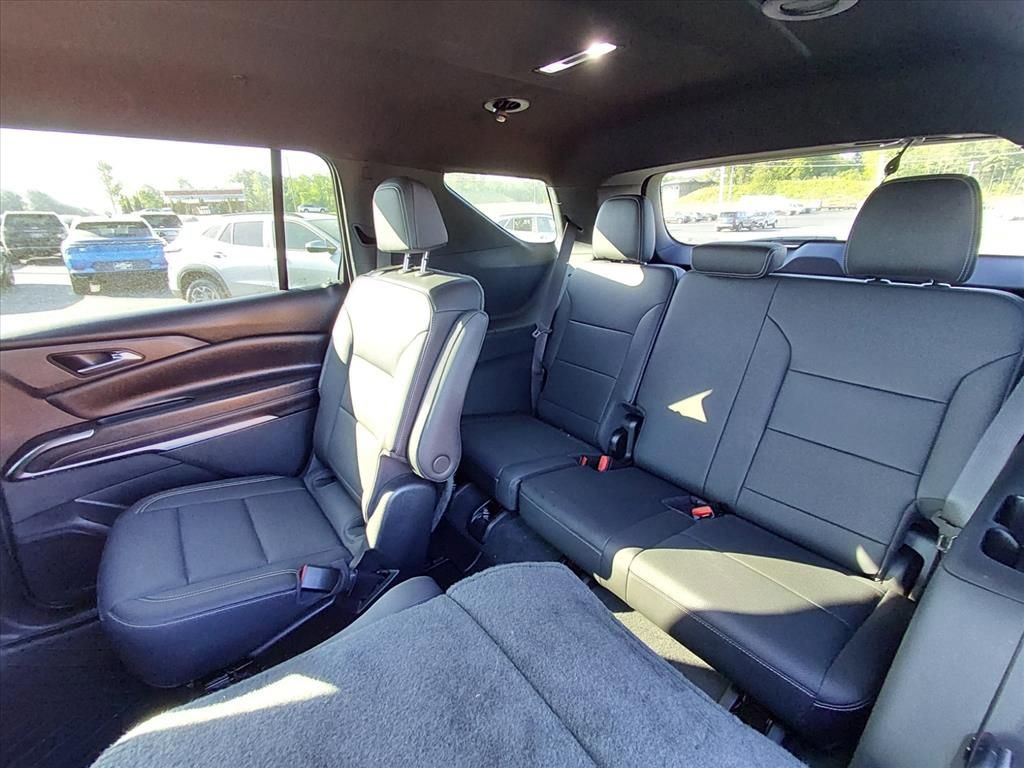 Used 2024 Chevrolet Traverse LT FWD image 13
