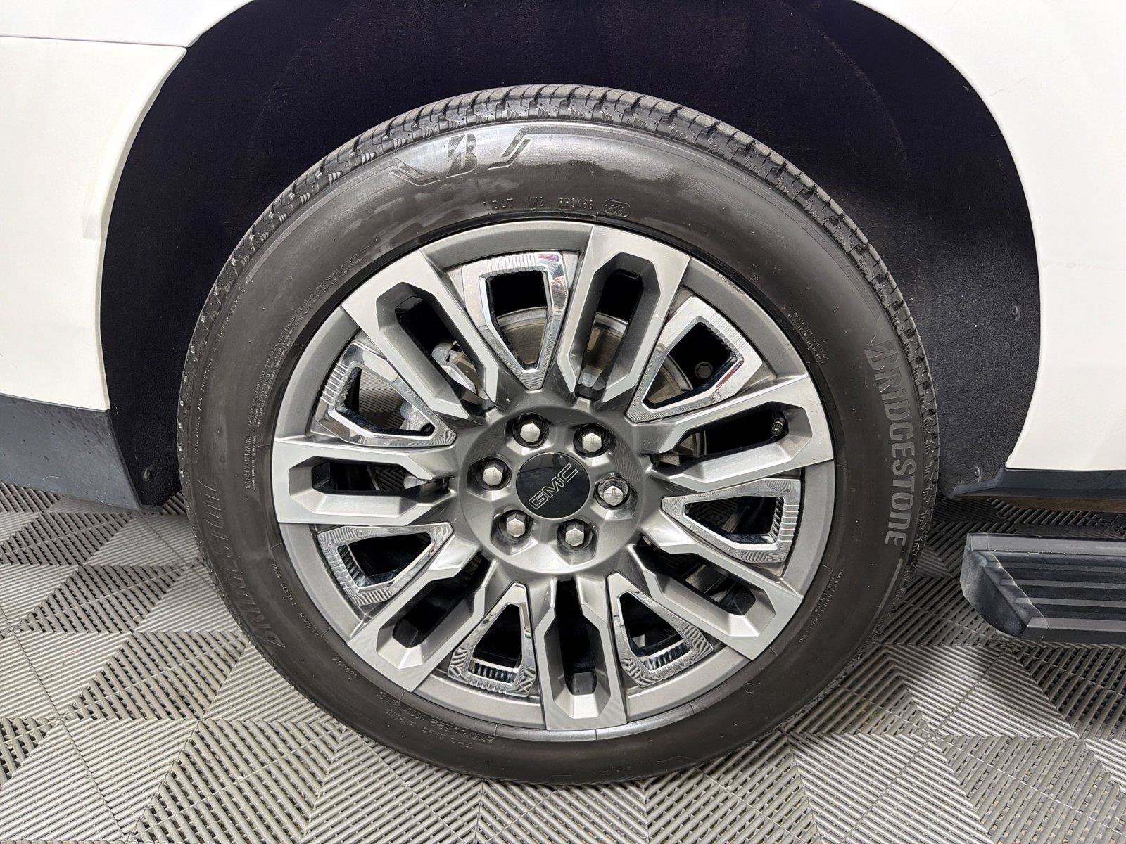 Certified 2023 GMC Yukon XL Denali Ultimate AWD/4WD image 17