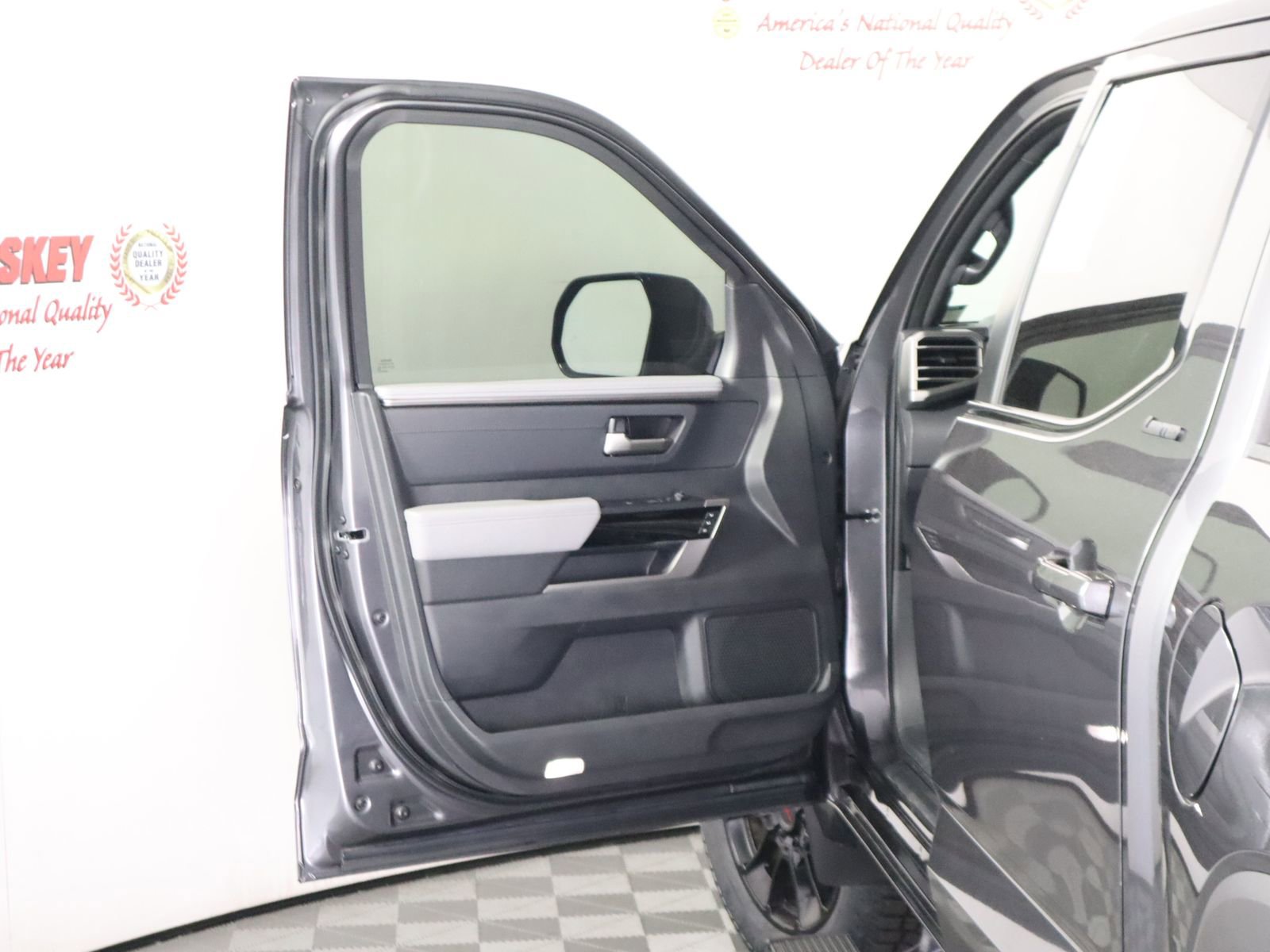 Used 2025 Toyota Tundra Limited image 34