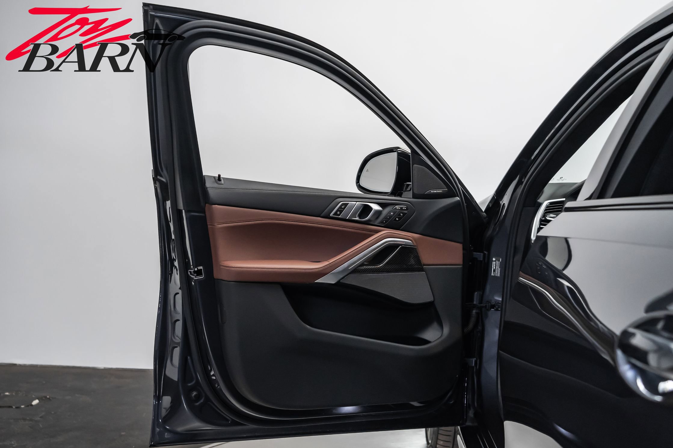 Used 2020 BMW X6 M50i w/ Executive Package image 19